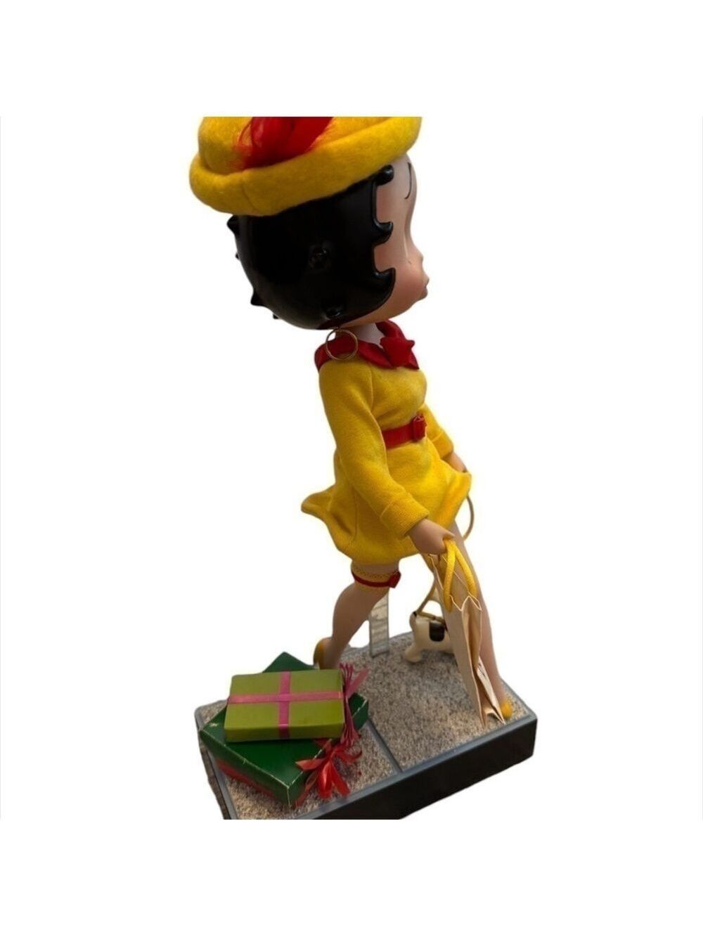 Betty Boop 1995 Porcelain Figurine Shopping Spree - Picture 6 of 9